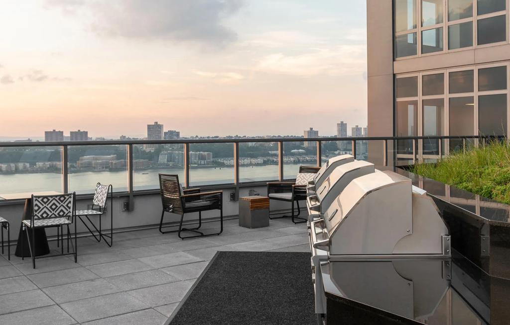 West 57th Street - Photo 8