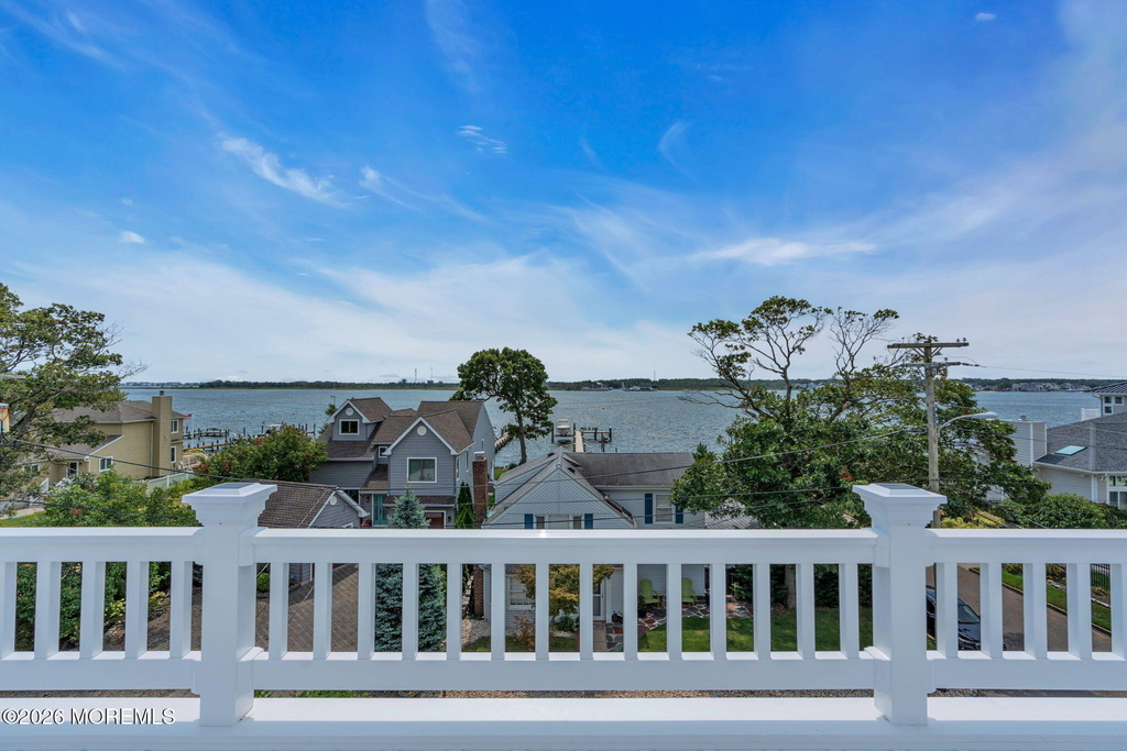 724 Bay Avenue - Photo 1