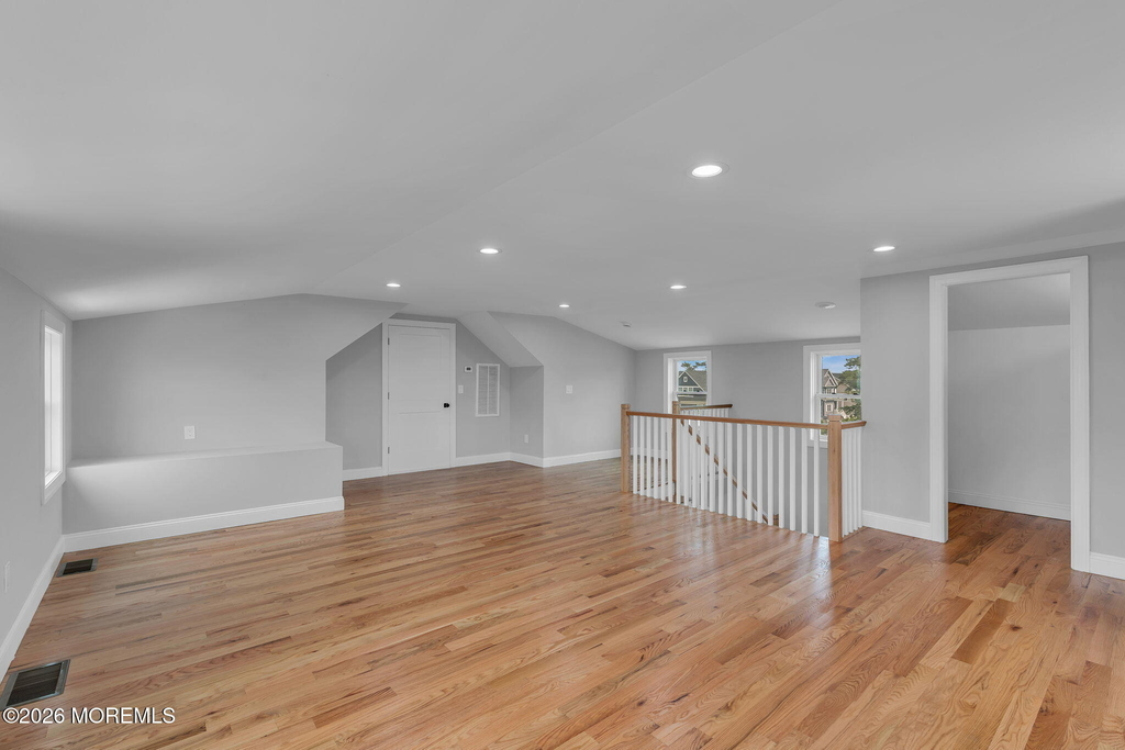 724 Bay Avenue - Photo 16