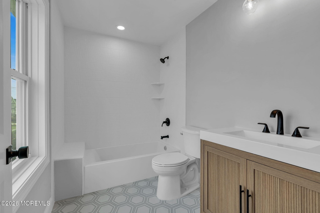 724 Bay Avenue - Photo 15