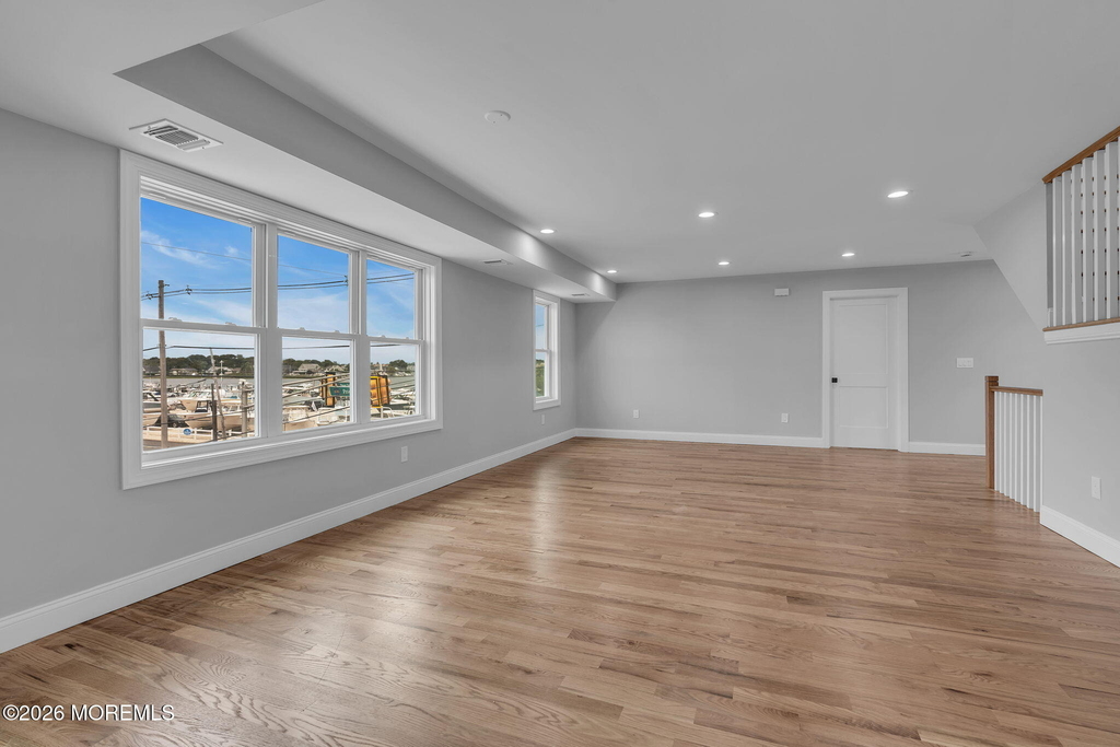 724 Bay Avenue - Photo 2