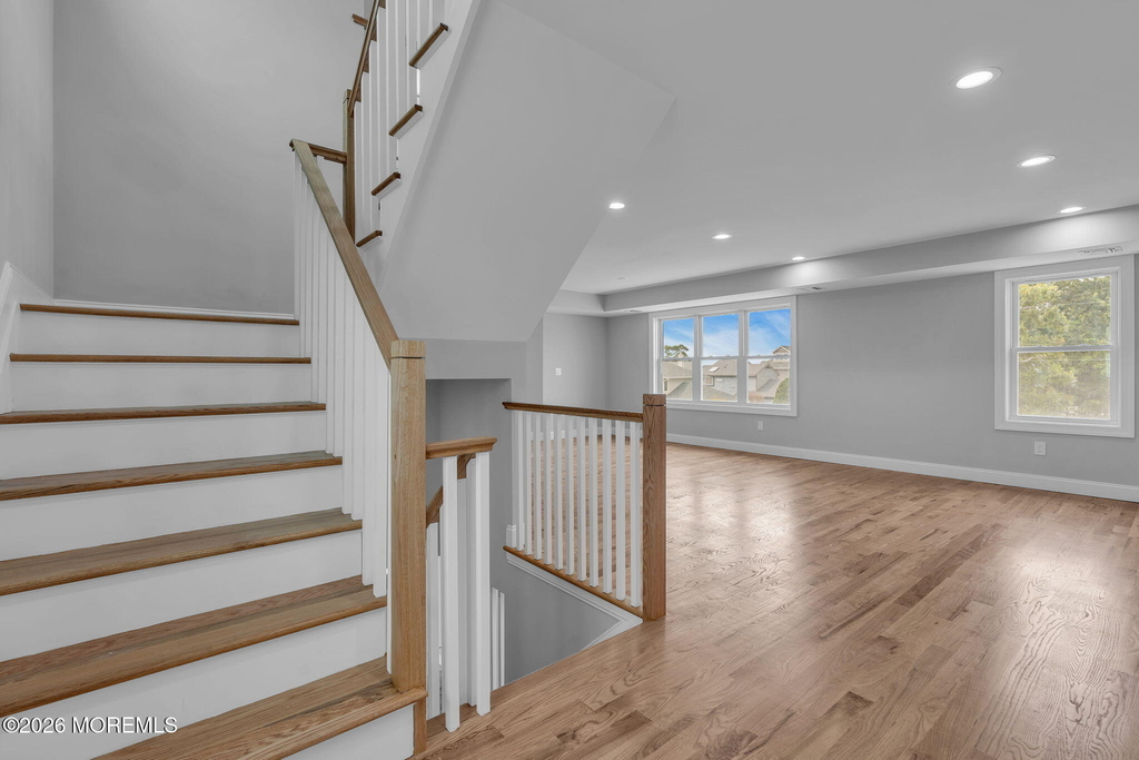 724 Bay Avenue - Photo 3
