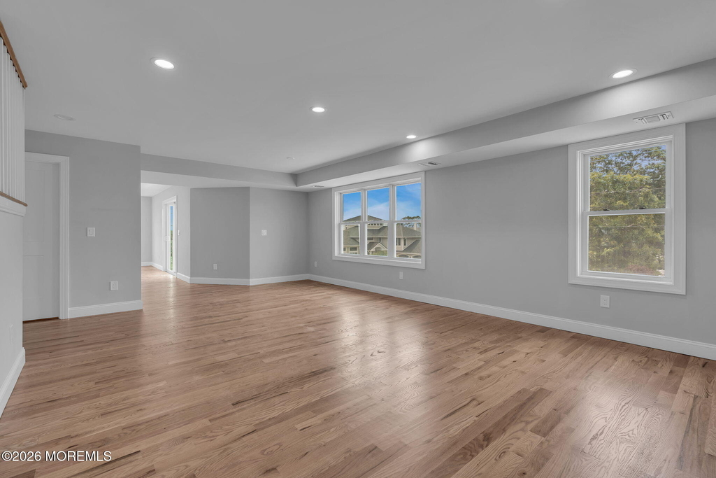 724 Bay Avenue - Photo 14