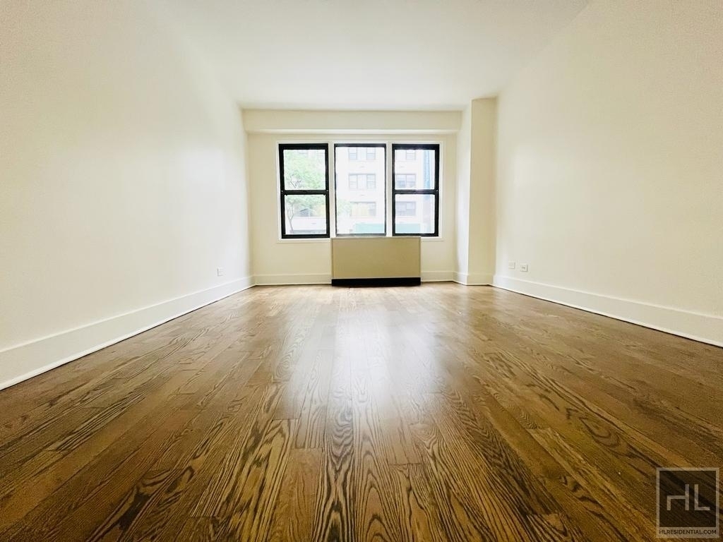 East 63 Street - Photo 5