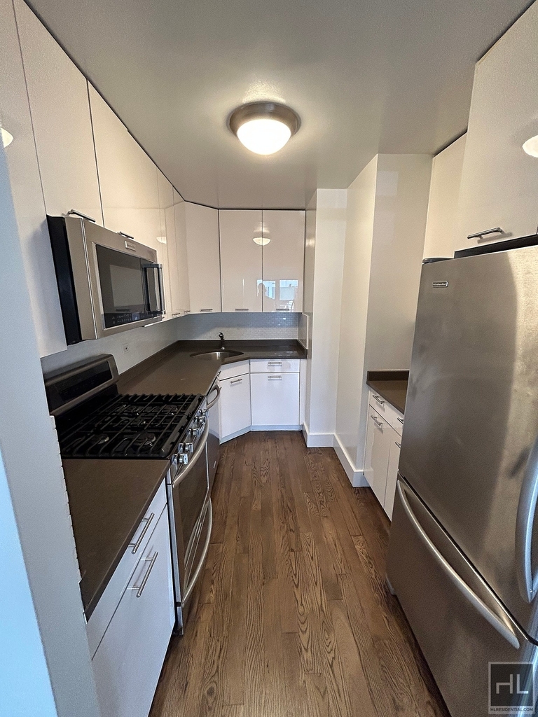 East 63 Street - Photo 14