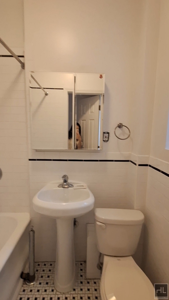 West 45 Street - Photo 1