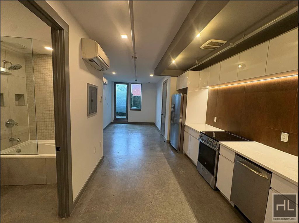 Tompkins Avenue - Photo 1