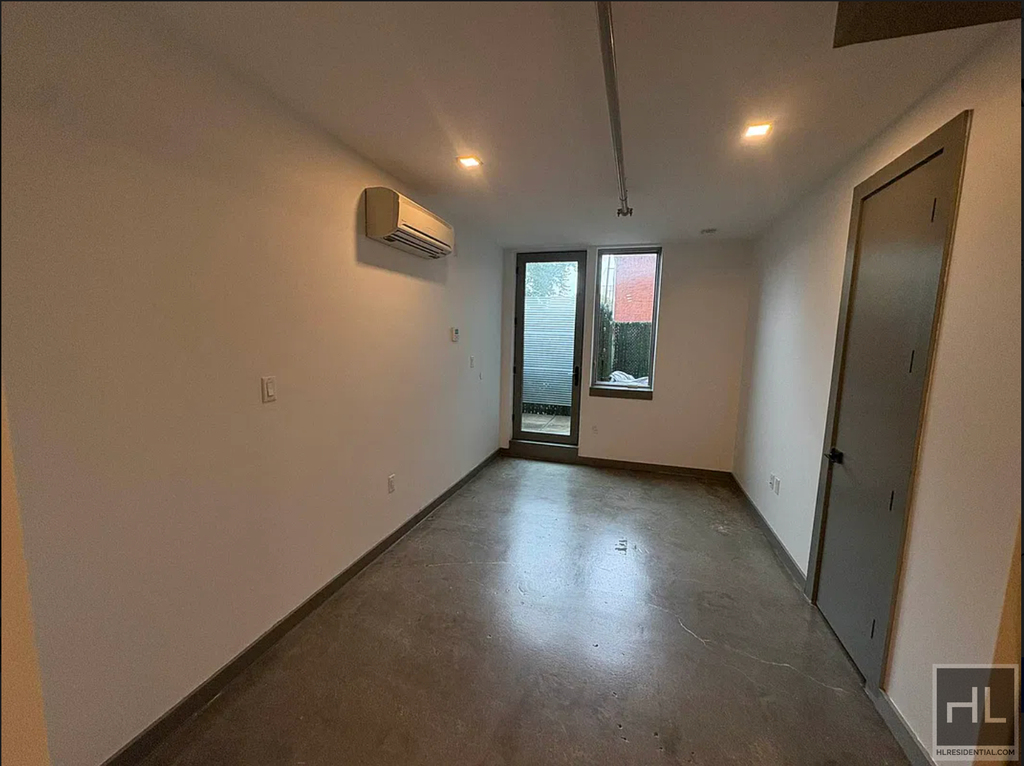Tompkins Avenue - Photo 2