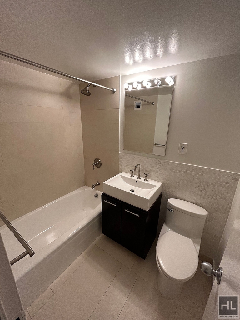 East 63 Street - Photo 5
