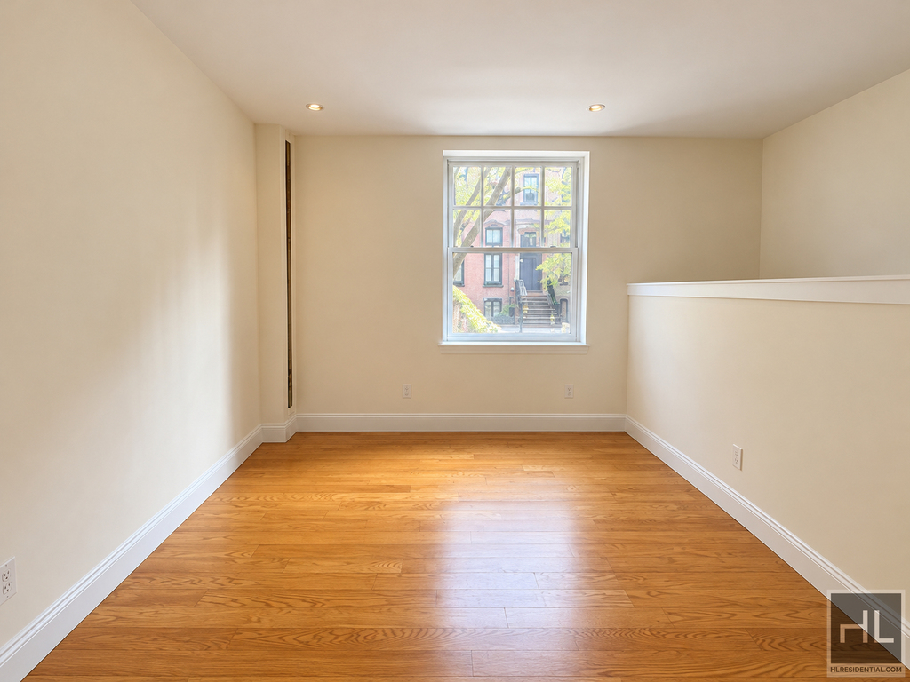 West 11th Street - Photo 3