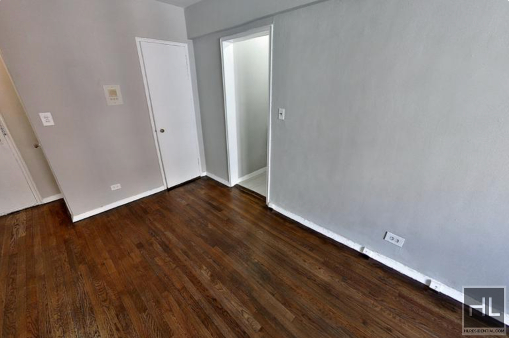 East 58 Street - Photo 4