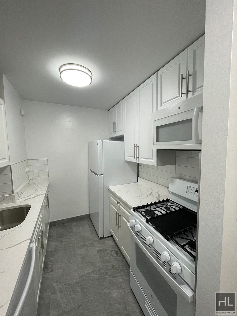 East 71st Street - Photo 4