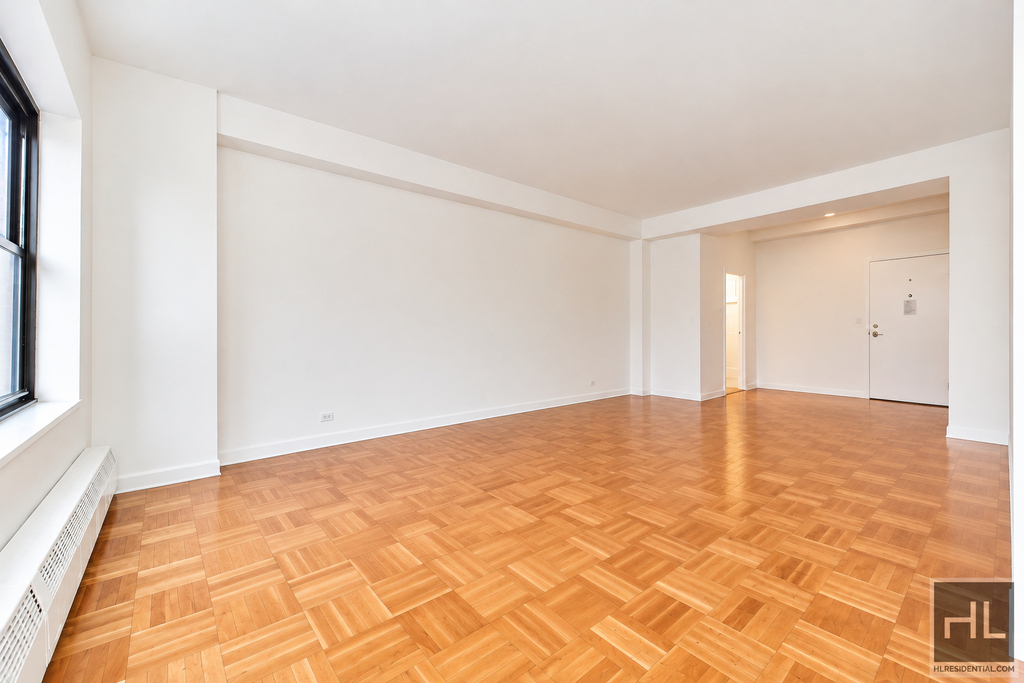 East 55 Street - Photo 4