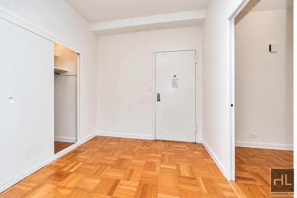 East 55 Street - Photo 5