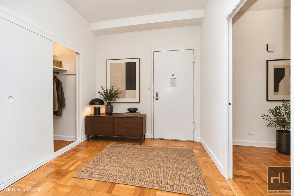 East 55 Street - Photo 0