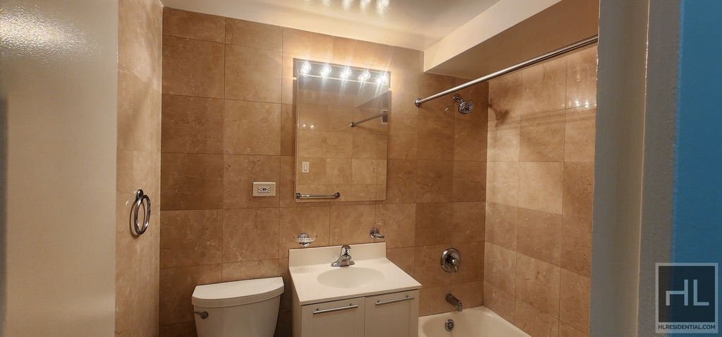 East 55 Street - Photo 3