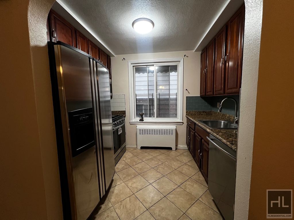 Bouck Avenue - Photo 1