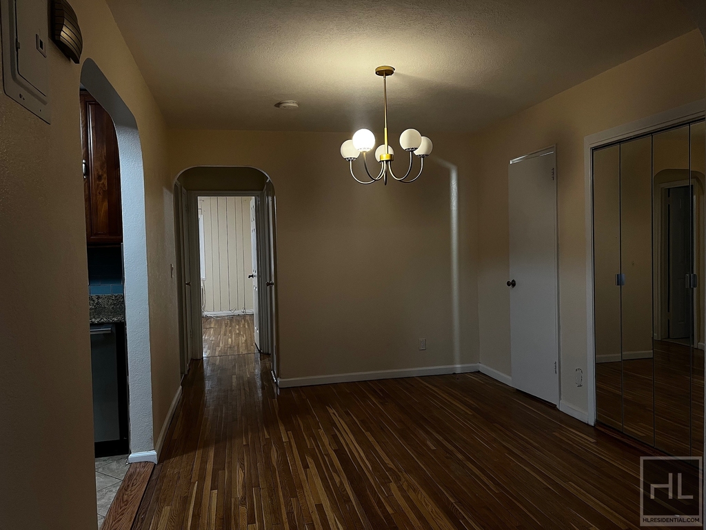 Bouck Avenue - Photo 2