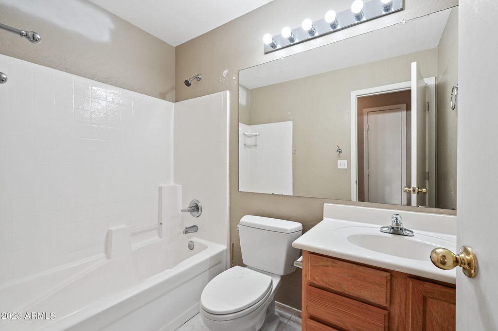 454 W Douglas Avenue - Photo 12