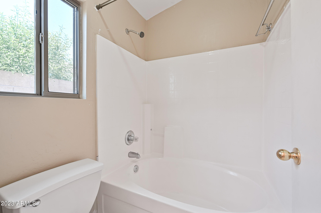 454 W Douglas Avenue - Photo 18