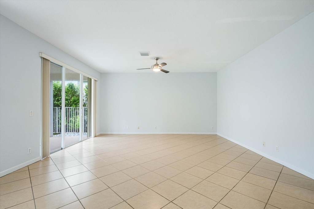 890 Hawthorn Terrace - Photo 15