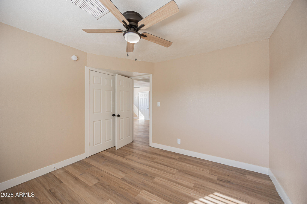 338 E Vogel Avenue - Photo 12