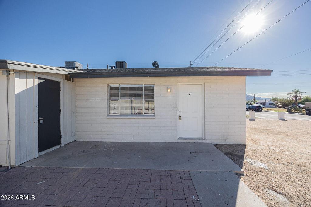 338 E Vogel Avenue - Photo 1