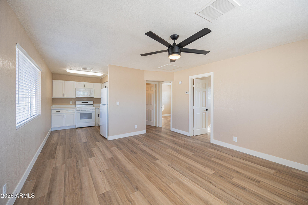 338 E Vogel Avenue - Photo 3