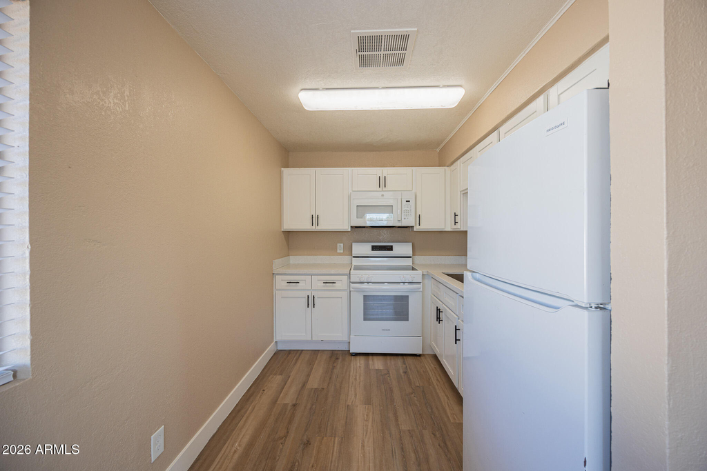 338 E Vogel Avenue - Photo 6