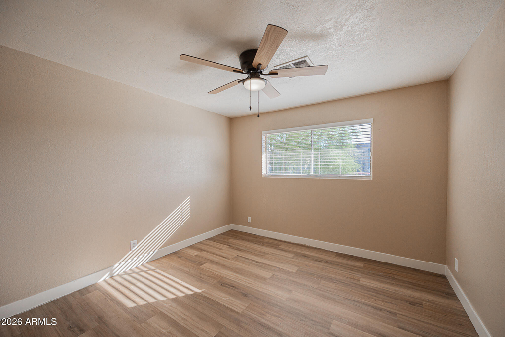 338 E Vogel Avenue - Photo 11