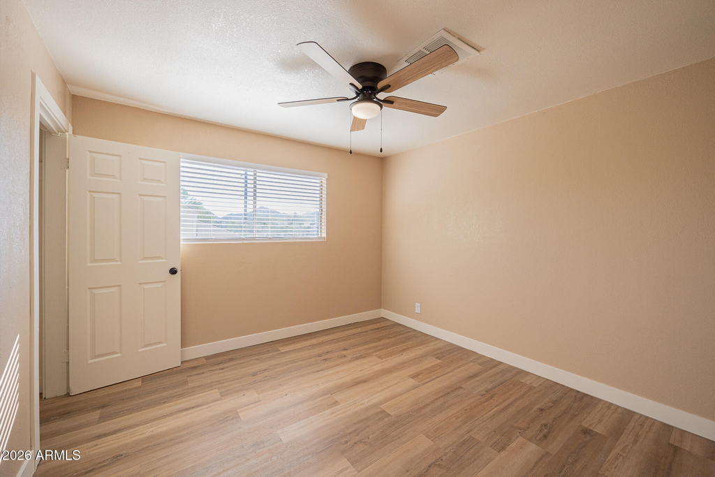338 E Vogel Avenue - Photo 8
