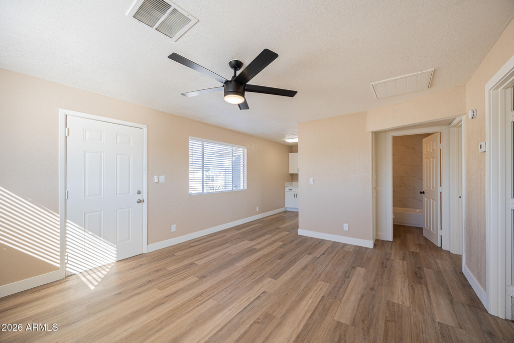 338 E Vogel Avenue - Photo 4