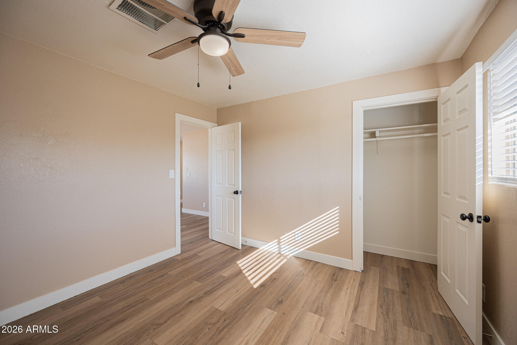 338 E Vogel Avenue - Photo 9