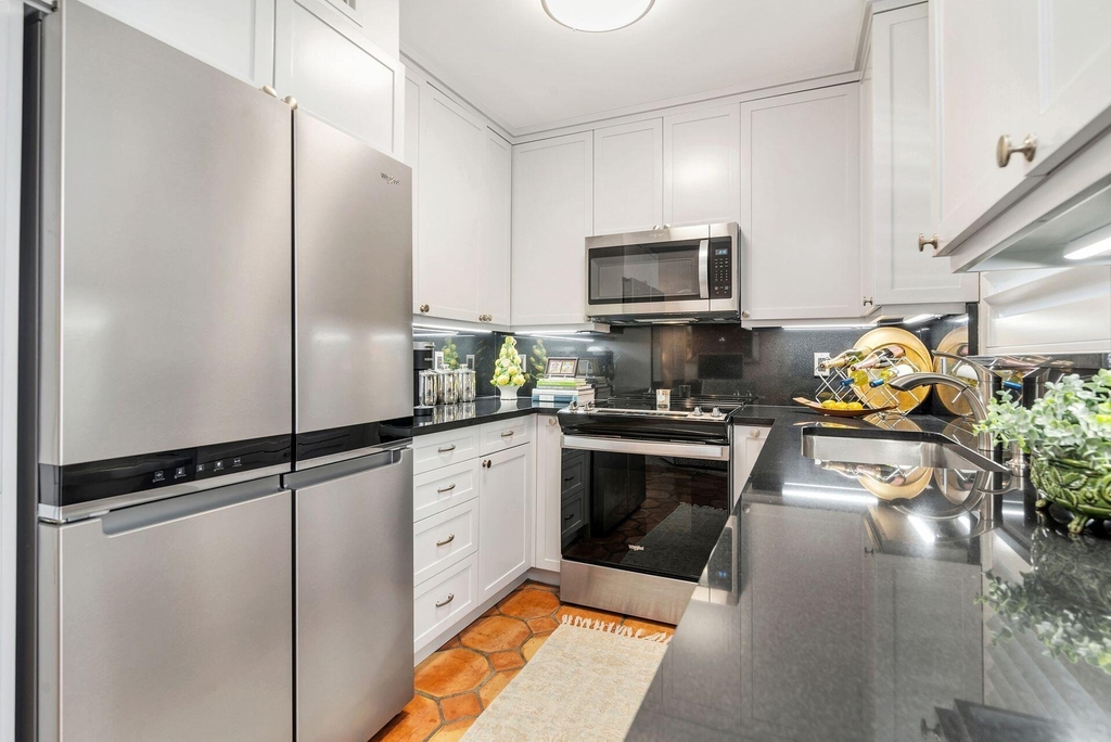 401 Peruvian Avenue - Photo 8