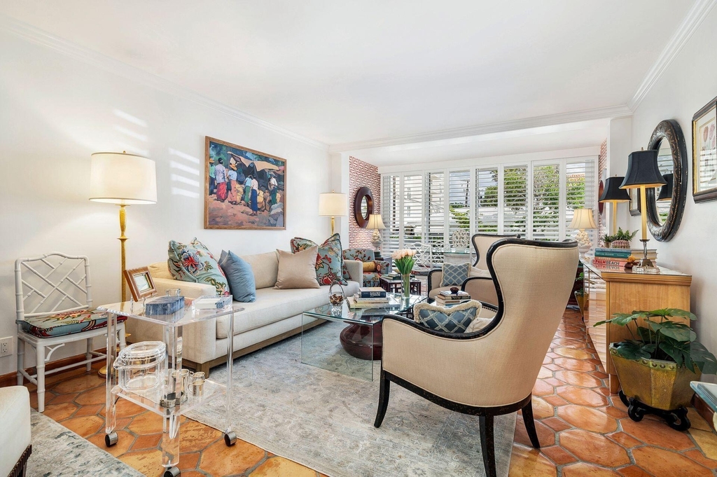 401 Peruvian Avenue - Photo 1