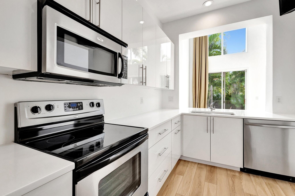2526 Nw 52nd Street - Photo 14