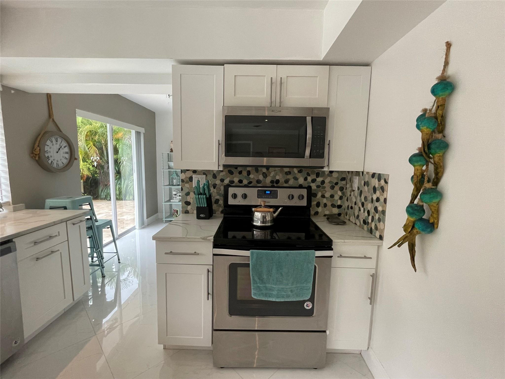 2050 Ne 62nd Street - Photo 6