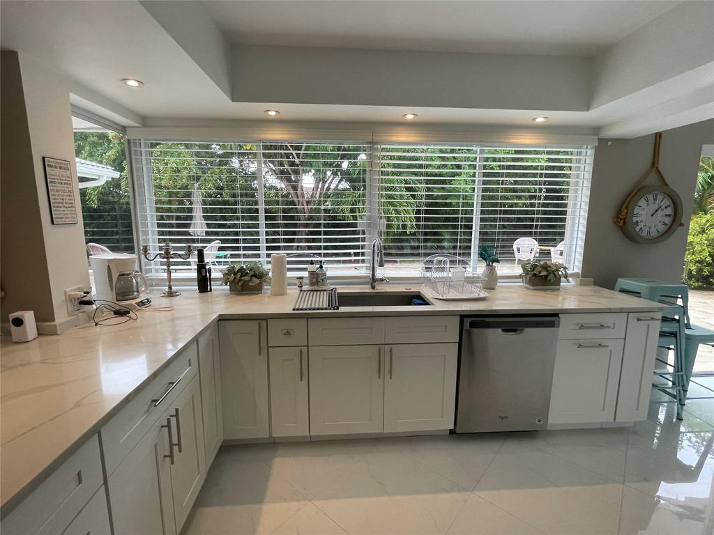 2050 Ne 62nd Street - Photo 4