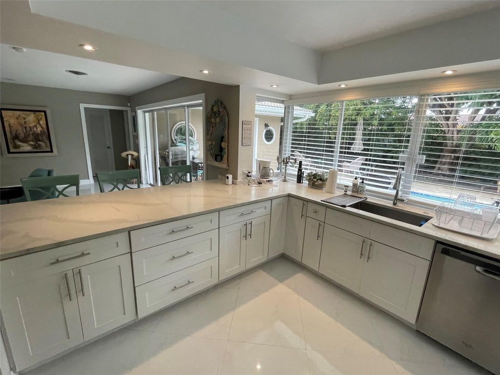 2050 Ne 62nd Street - Photo 3
