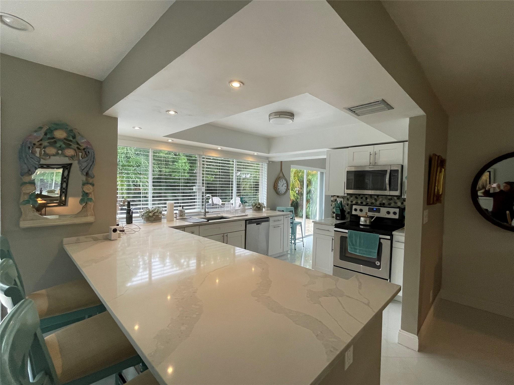2050 Ne 62nd Street - Photo 7