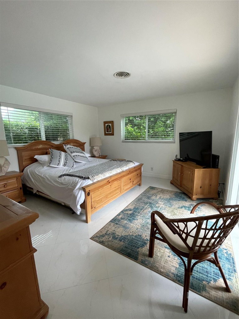 2050 Ne 62nd Street - Photo 8