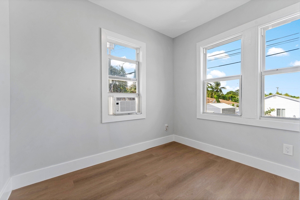 4561 Lake Avenue - Photo 10