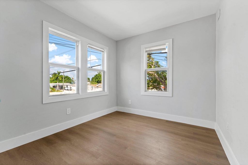 4561 Lake Avenue - Photo 8