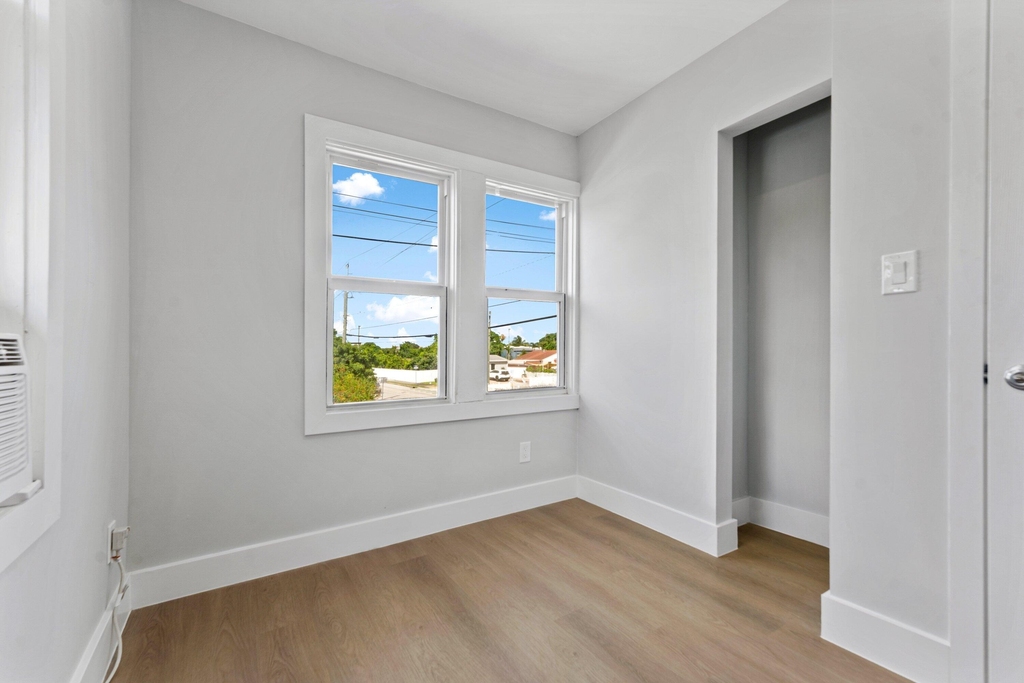 4561 Lake Avenue - Photo 9