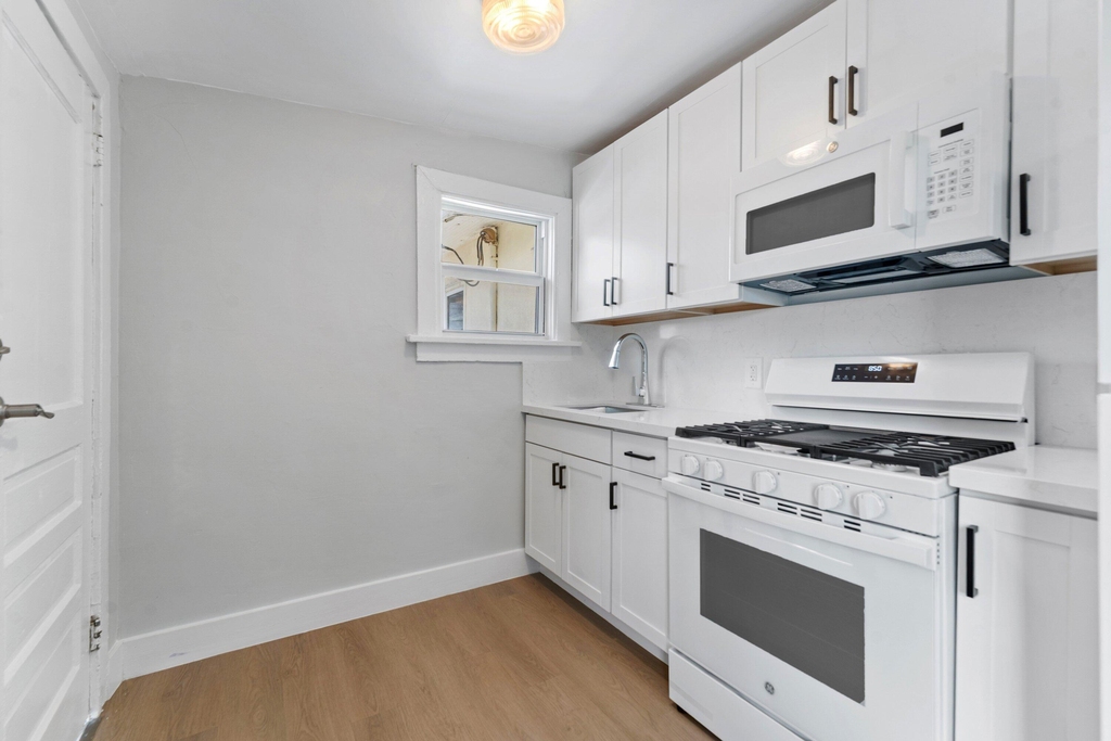 4561 Lake Avenue - Photo 2