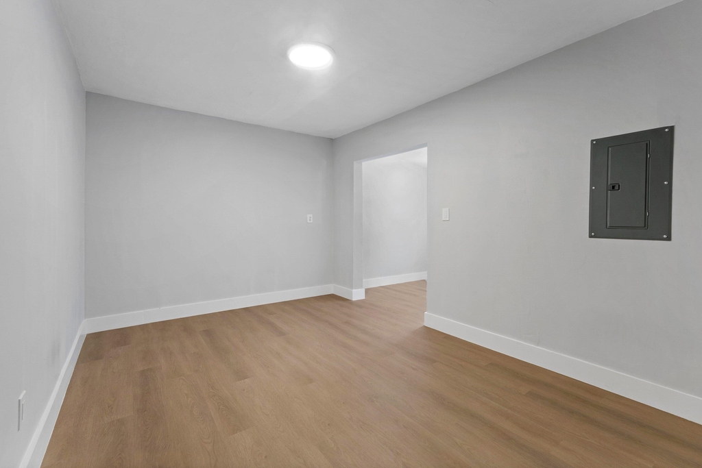 4561 Lake Avenue - Photo 11