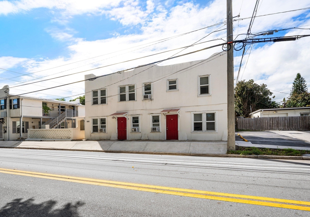 4561 Lake Avenue - Photo 16