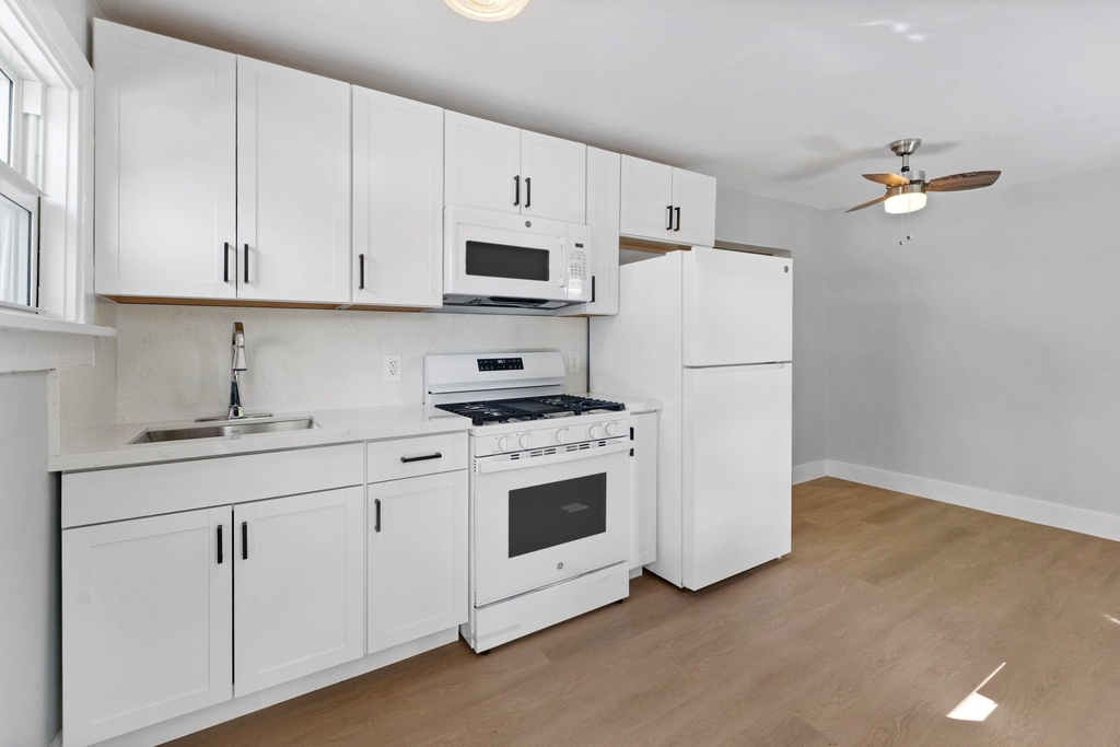 4561 Lake Avenue - Photo 3