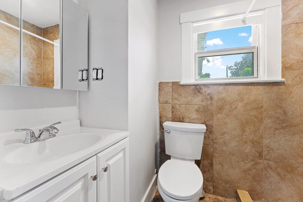 4561 Lake Avenue - Photo 7
