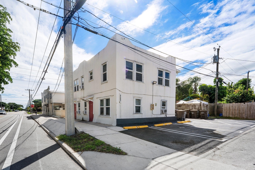 4561 Lake Avenue - Photo 14